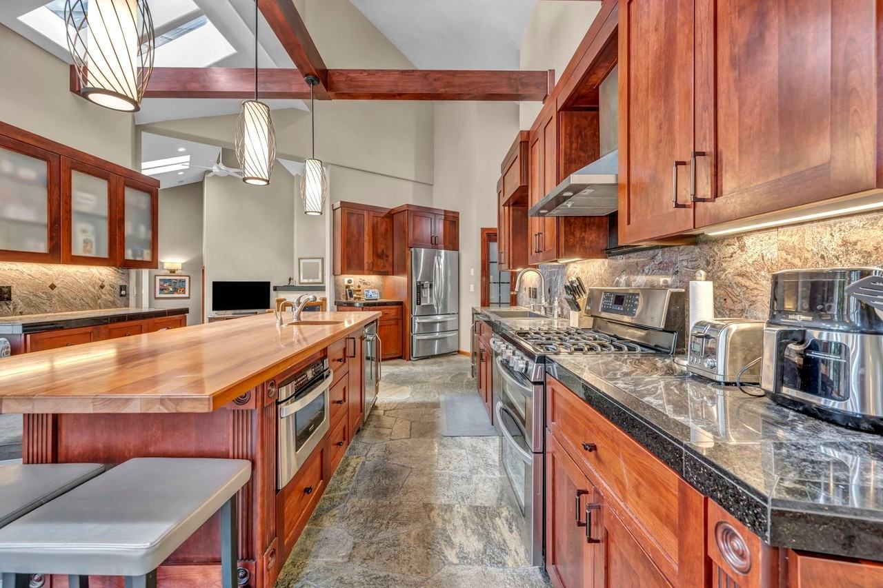 914 Jennifer St - Photo 2 of 25