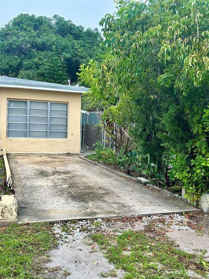 117 Se 4th St #2SIDE - Photo 2 of 20