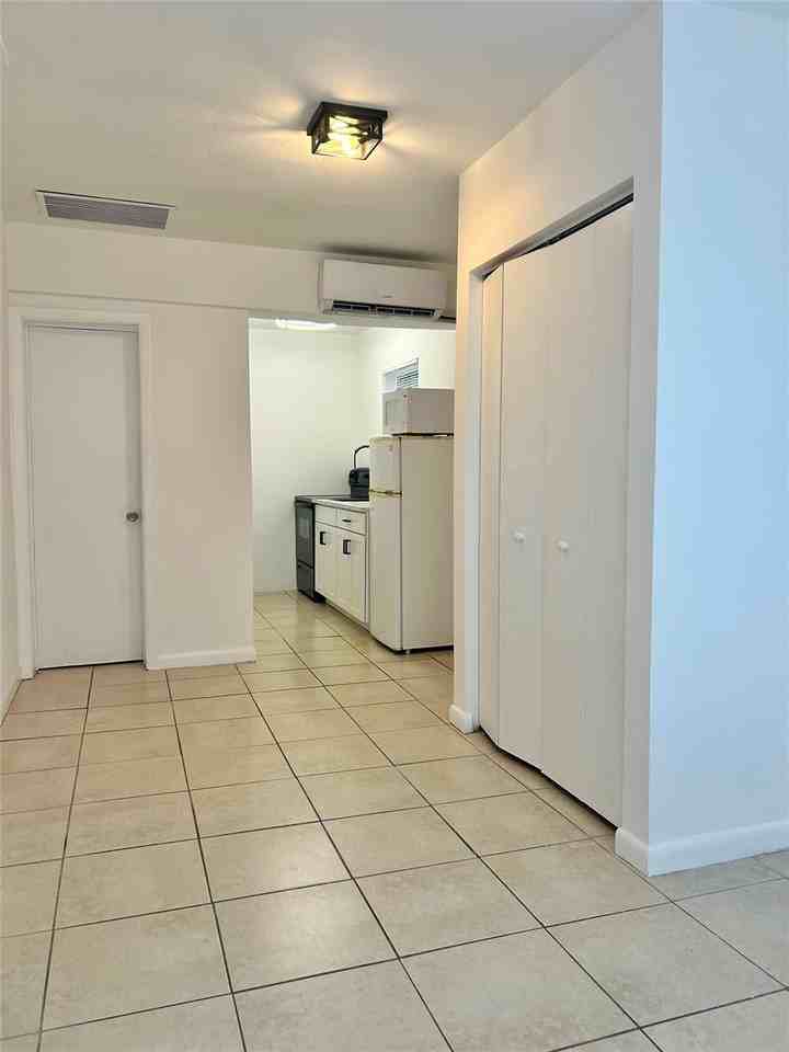 117 Se 4th St #2SIDE - Photo 3 of 20