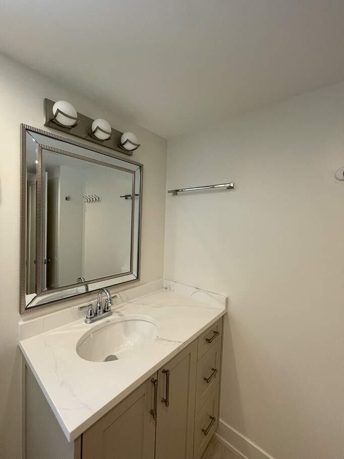 3659 W Eddy St #G - Photo 3 of 7