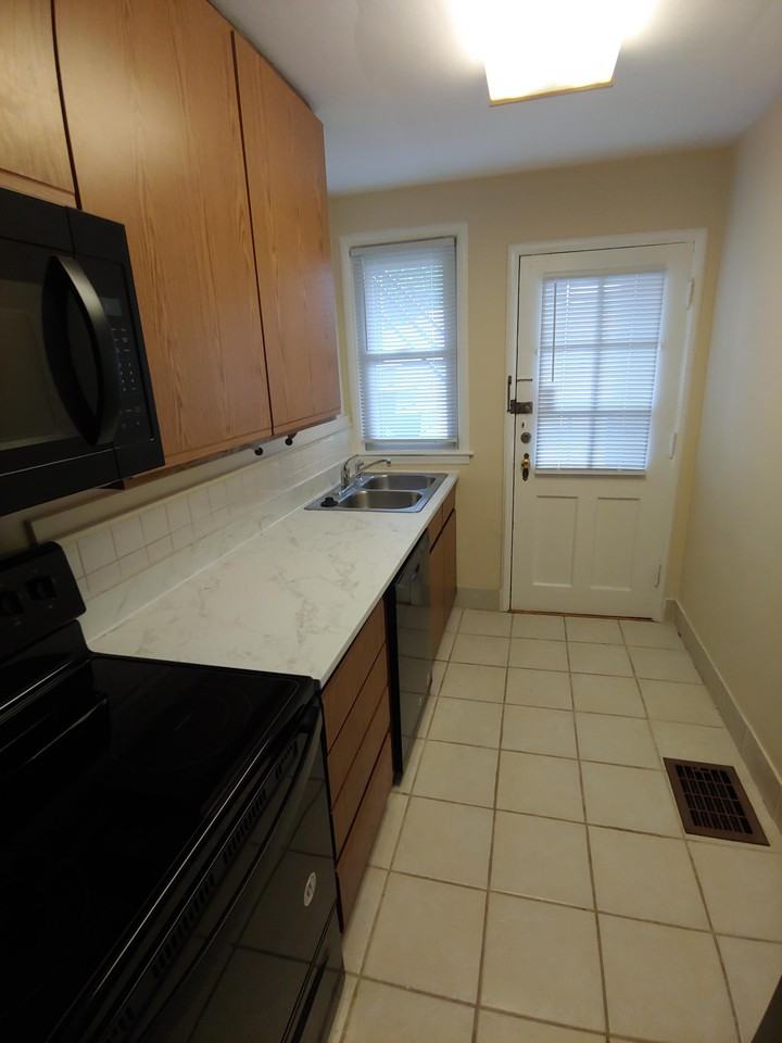 1566 Northwest Blvd #3 - Photo 2 of 10