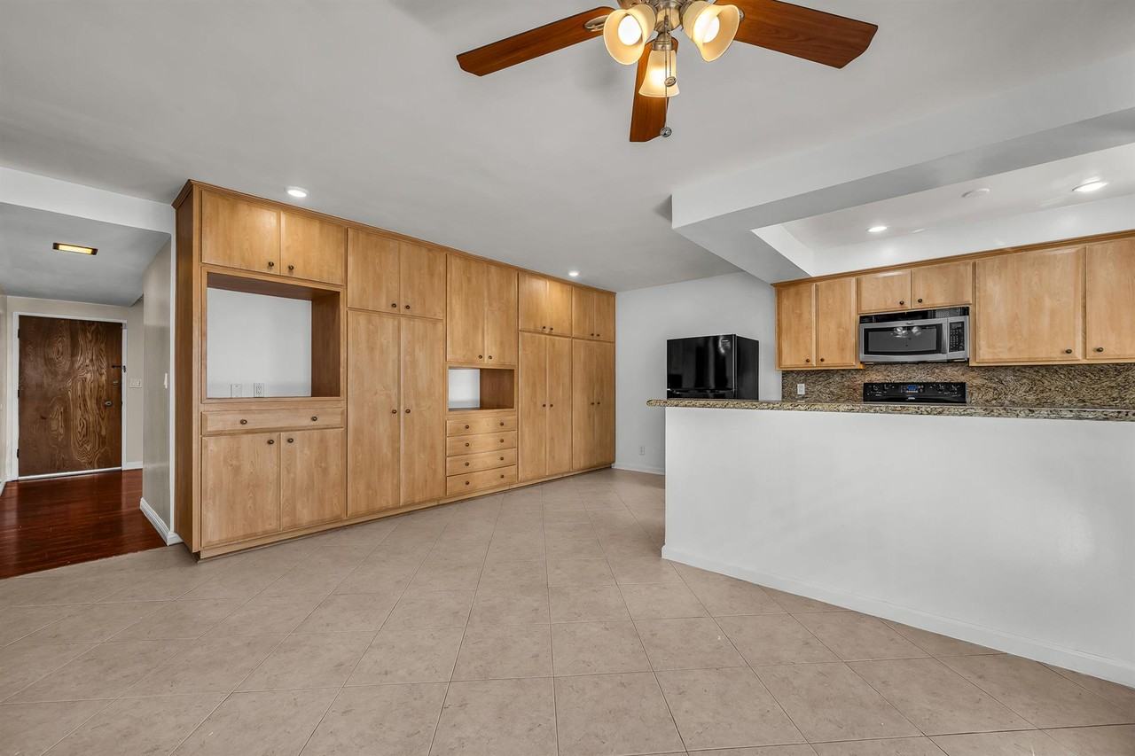 810 Edgewood St #105 - Photo 2 of 11
