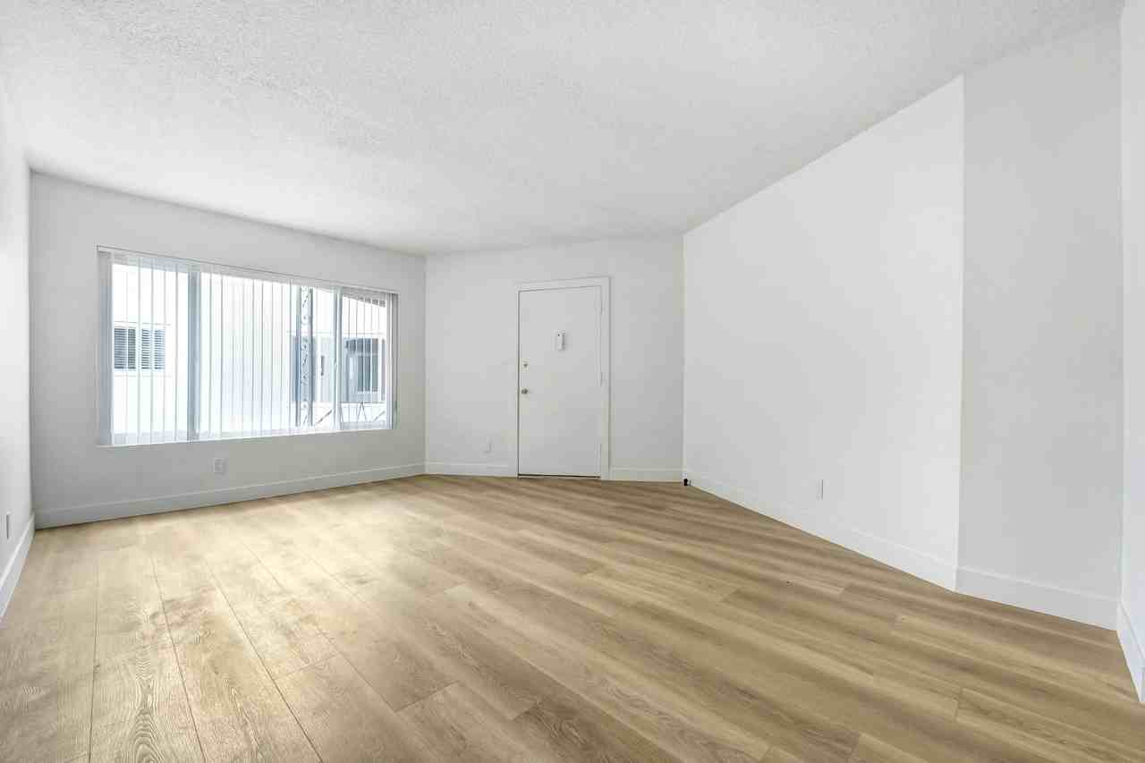 950 Venice Blvd. - Photo 4 of 23