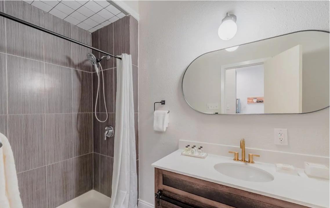 1704 S Akard LLC - Photo 2 of 8