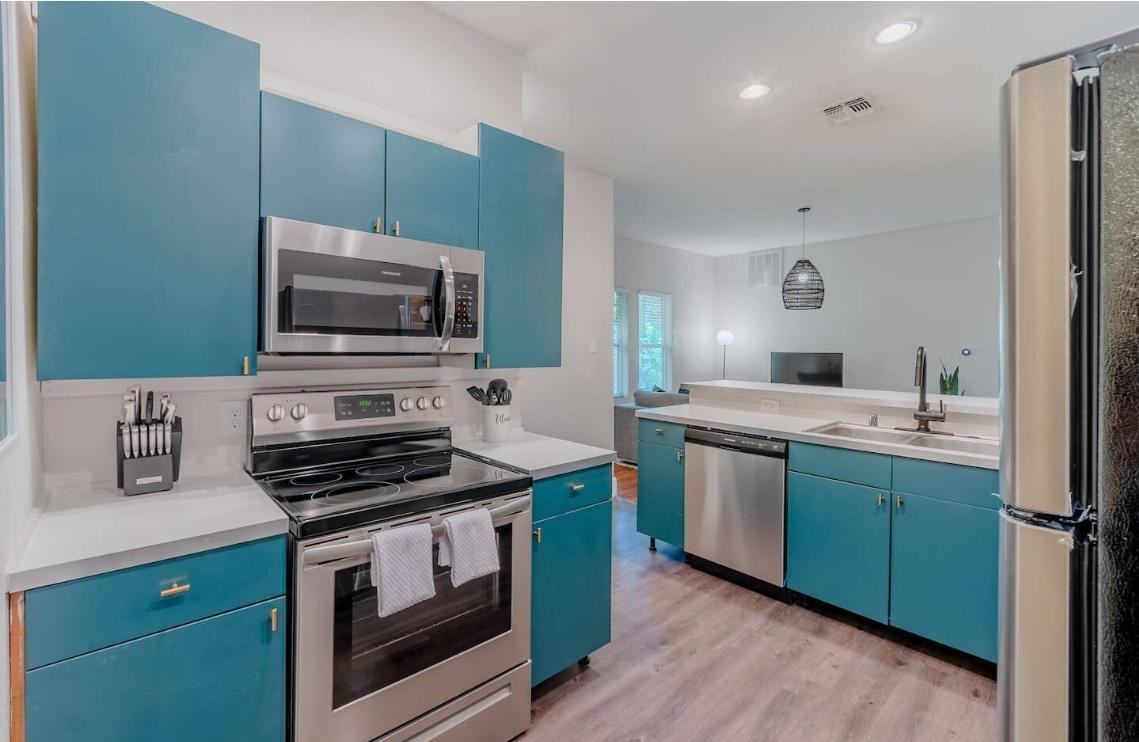 1704 S Akard LLC - Photo 5 of 8