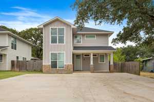 featured image of 313 Fairway Dr