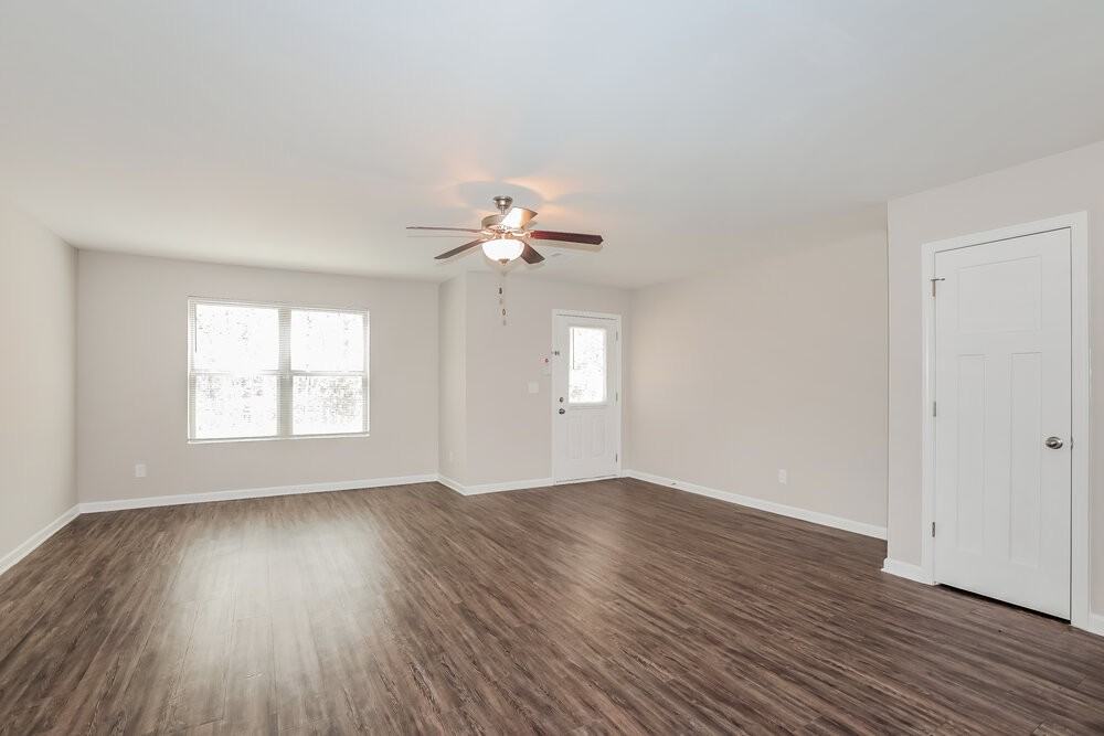 6364 Avery St Sw - Photo 4 of 17