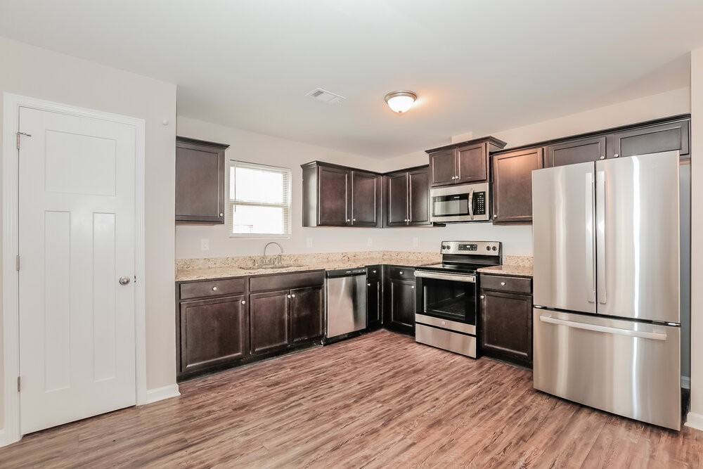 6364 Avery St Sw - Photo 7 of 17
