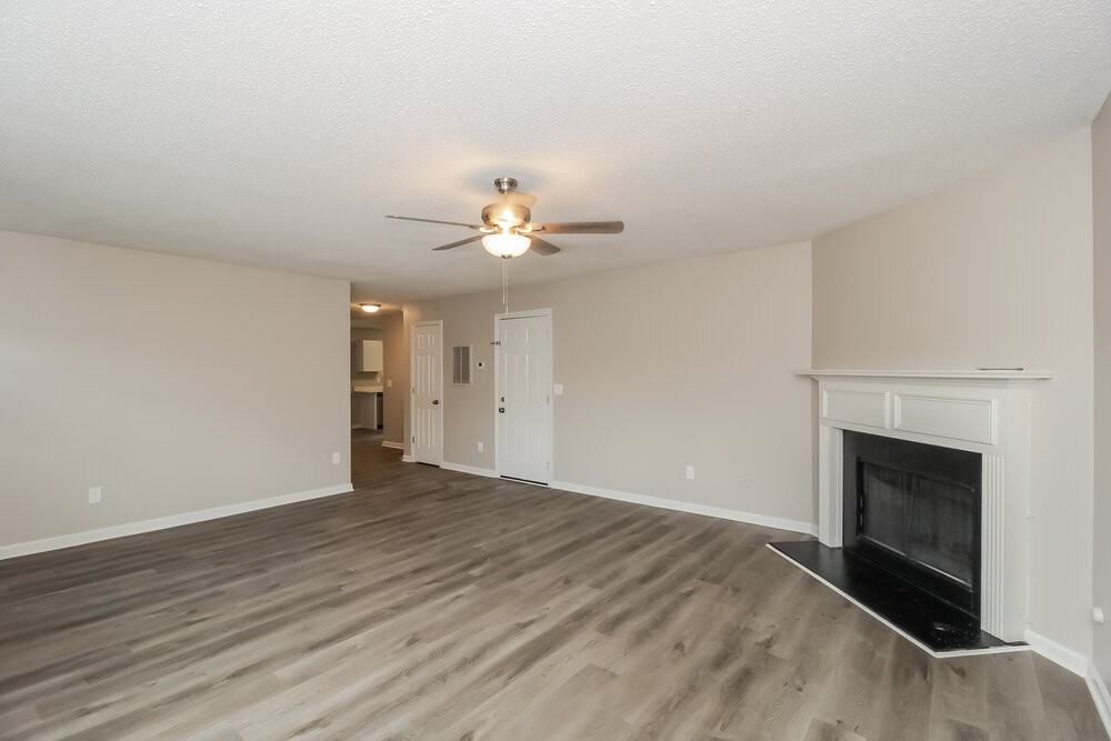 4246 Holliday Rd - Photo 4 of 17