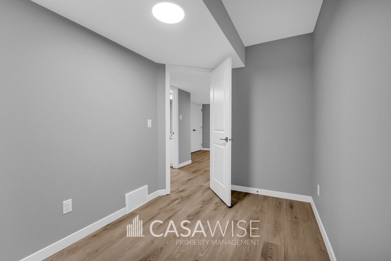 10248 157 Street NW #BS - Photo 5 of 12