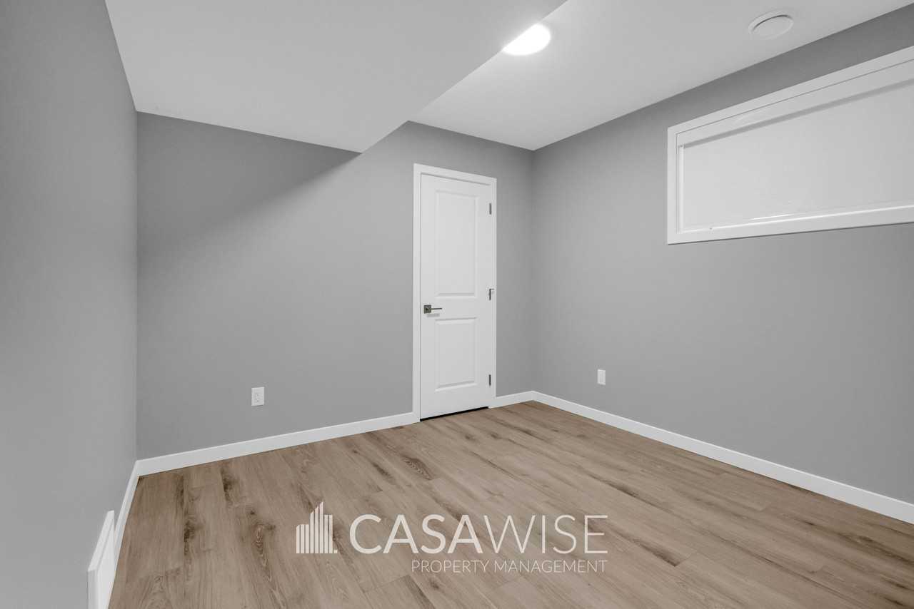 10248 157 Street NW #BS - Photo 7 of 12