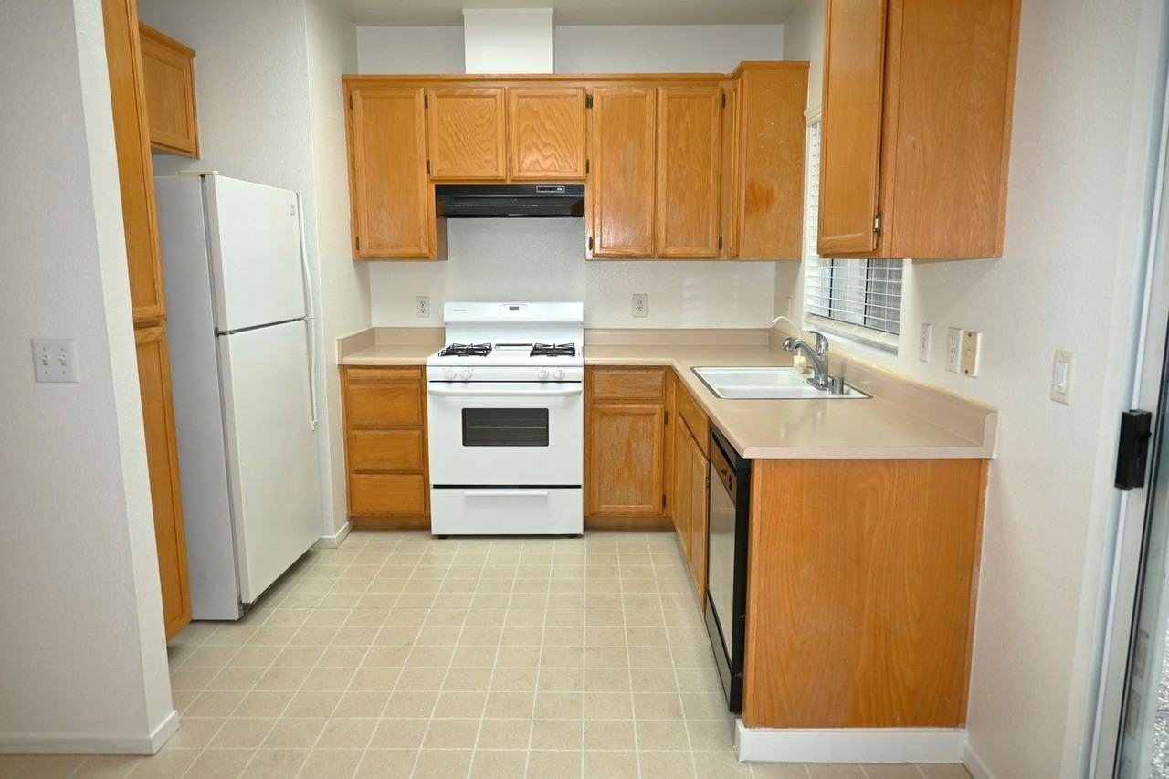 9454 Laguna Pointe Way - Photo 7 of 20