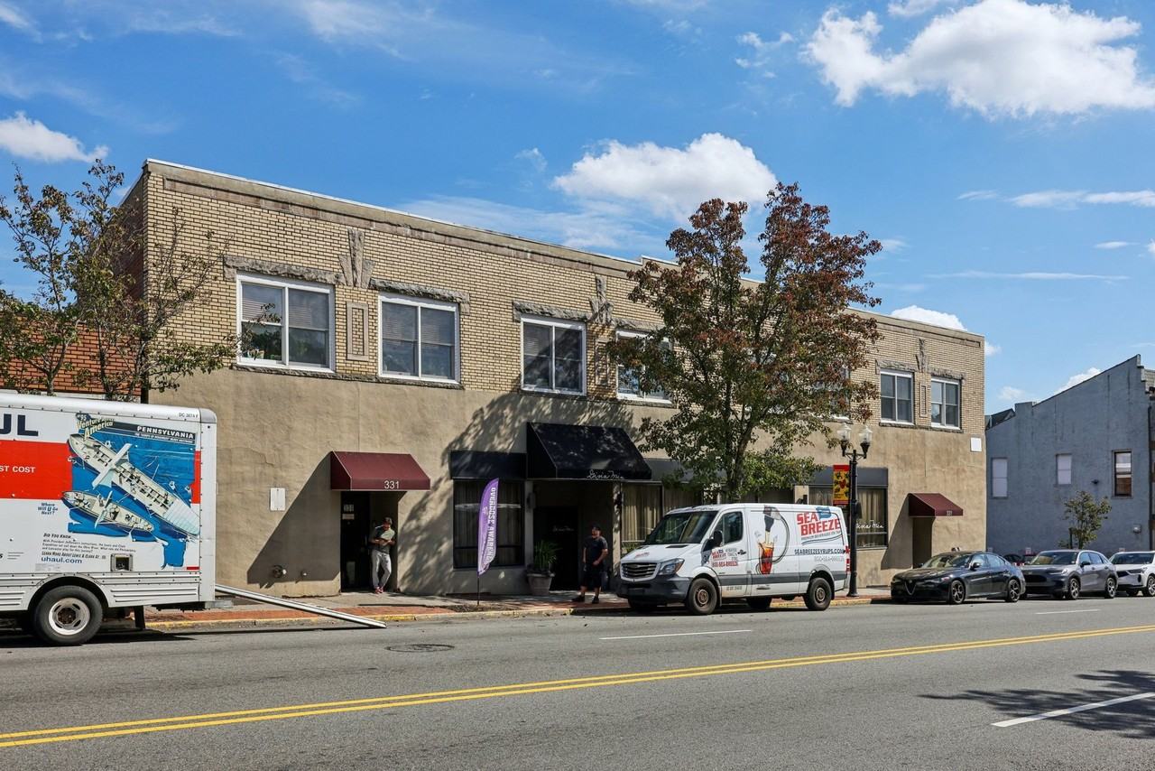 331 Bloomfield Ave - Photo 4 of 17