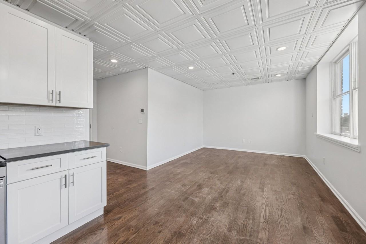 331 Bloomfield Ave - Photo 6 of 17