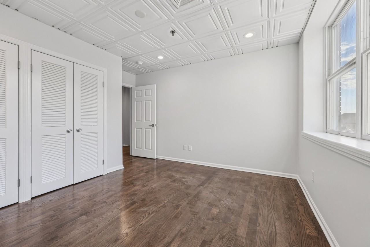 331 Bloomfield Ave - Photo 7 of 17