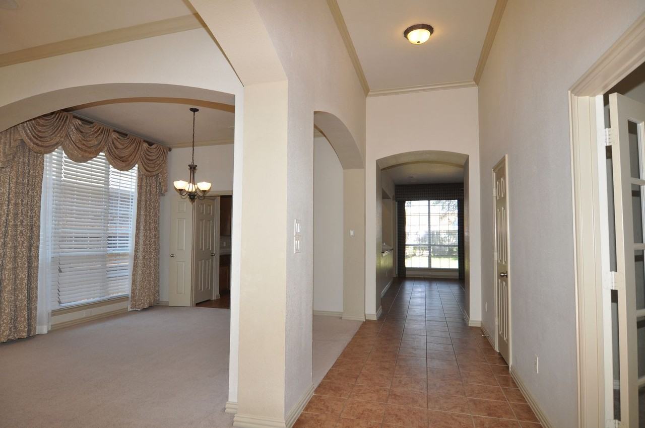 3701 Burgee Court - Photo 3 of 34