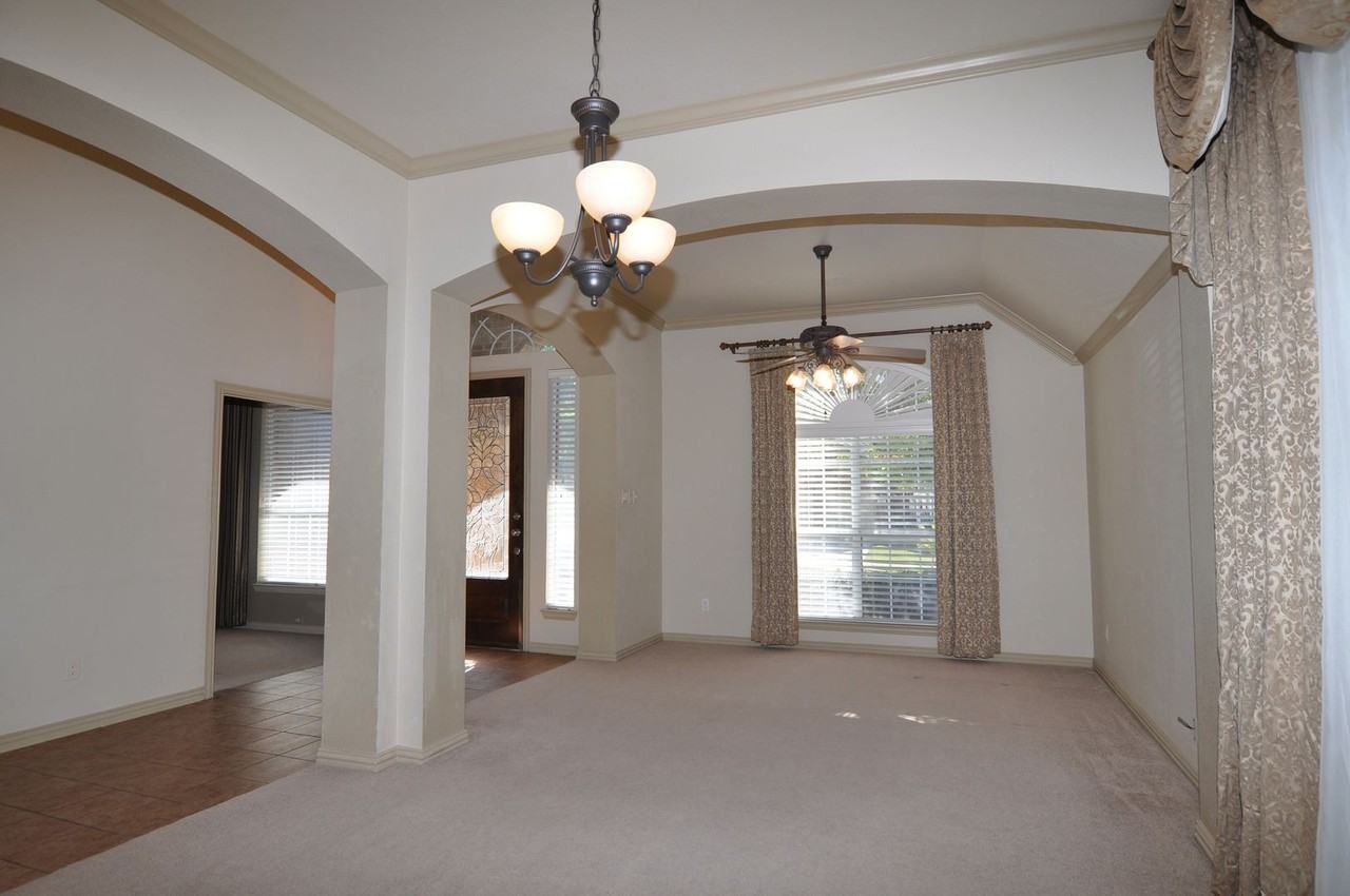 3701 Burgee Court - Photo 5 of 34