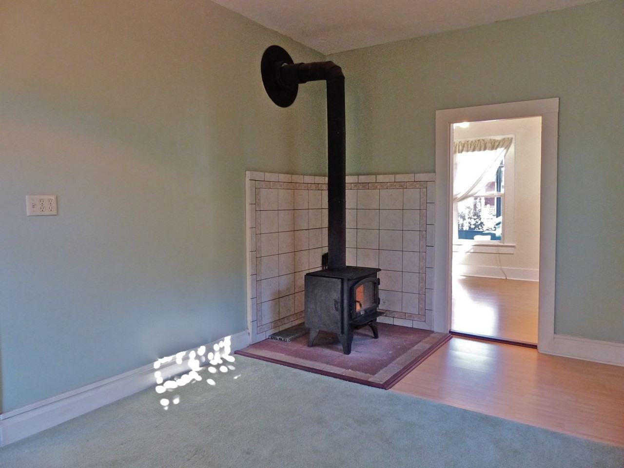 1042 Blaine St - Photo 6 of 13