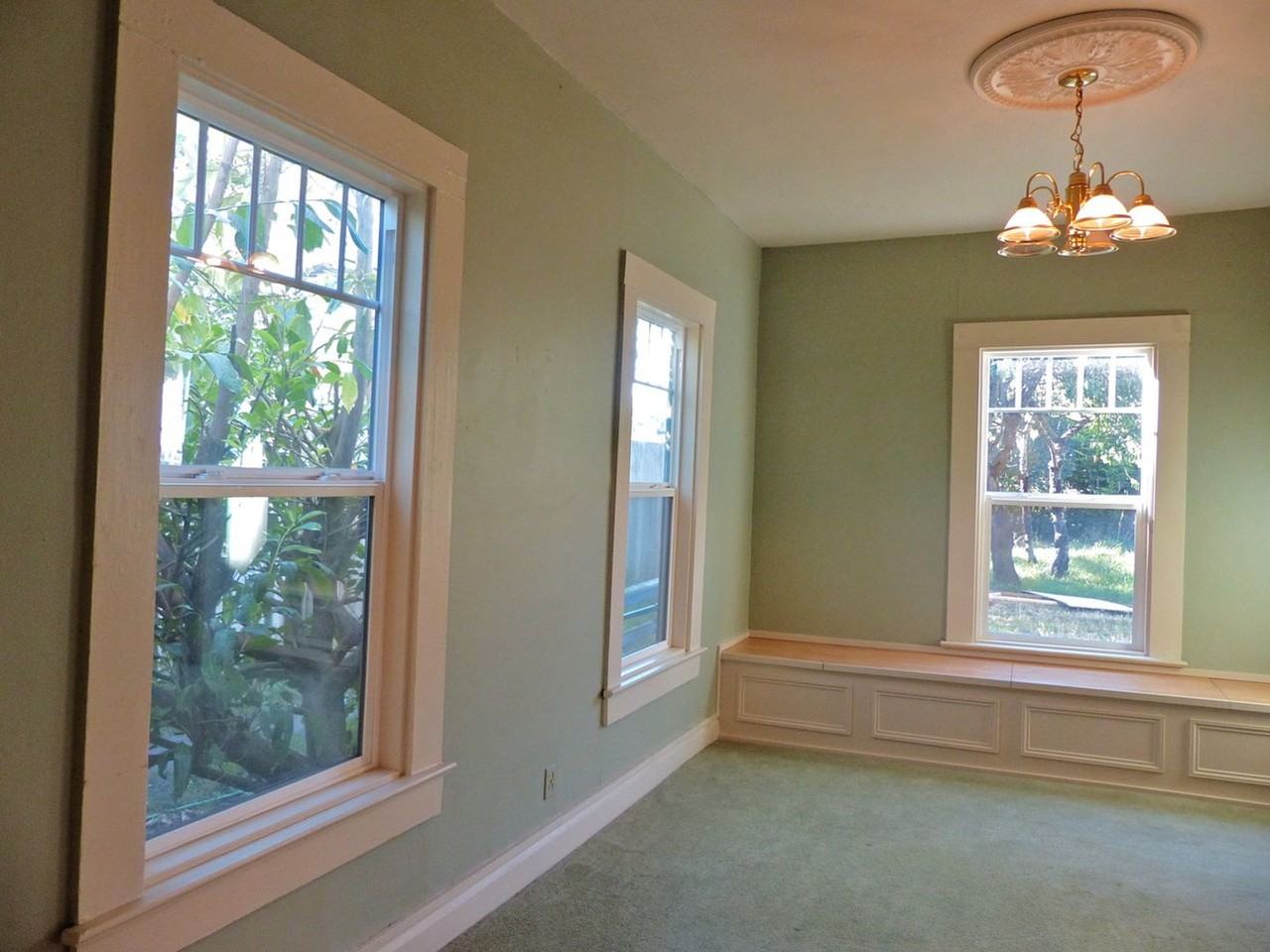 1042 Blaine St - Photo 5 of 13