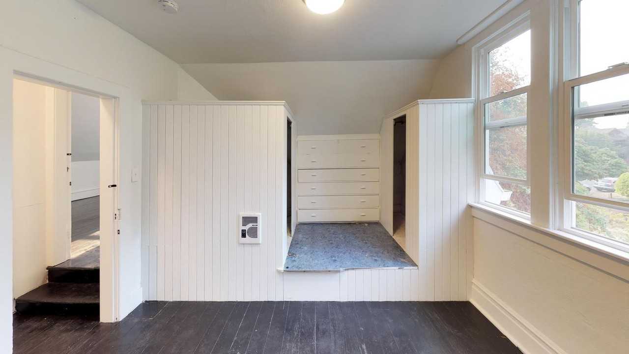 Light-filled home between Hawthorne and Division l Pet Friendly - Photo 6 of 19