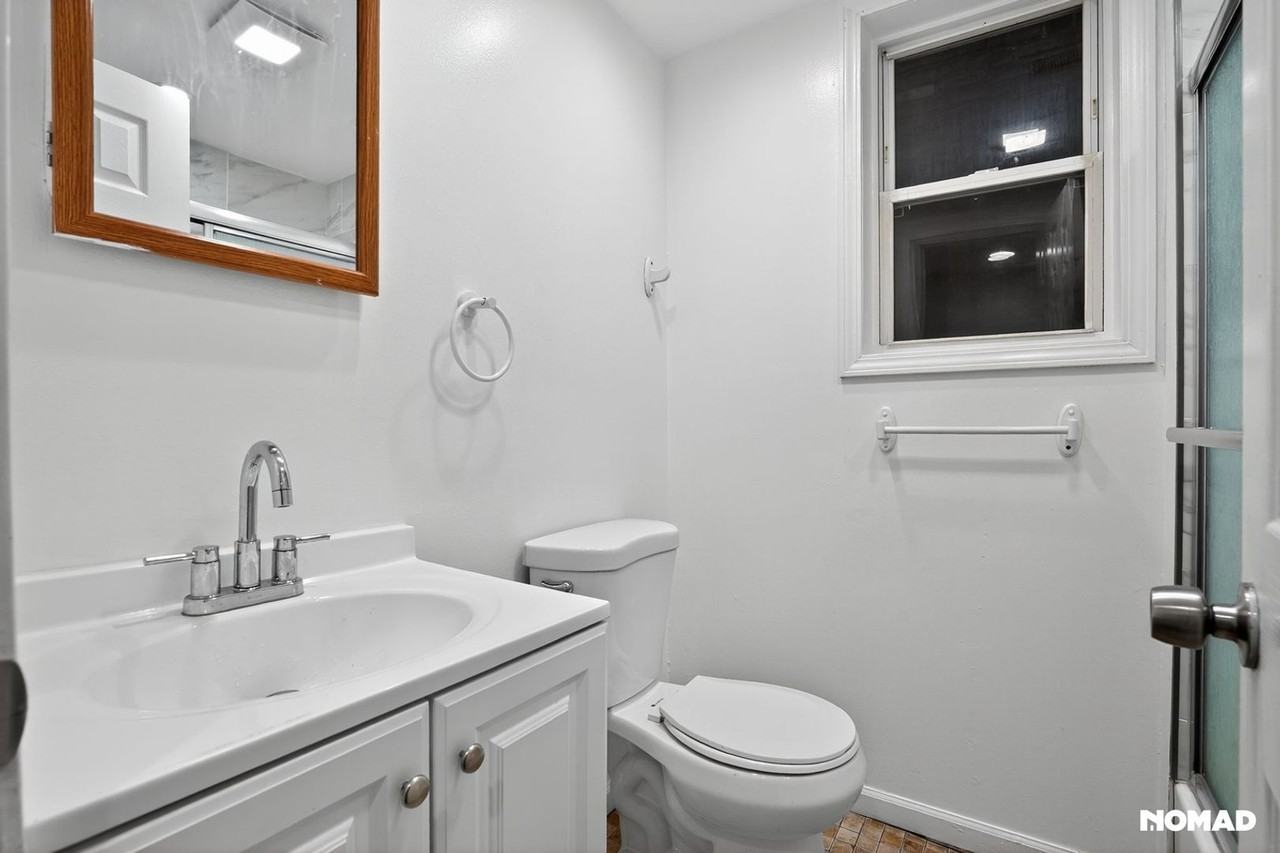 2332 S Marshall Blvd - Photo 3 of 32