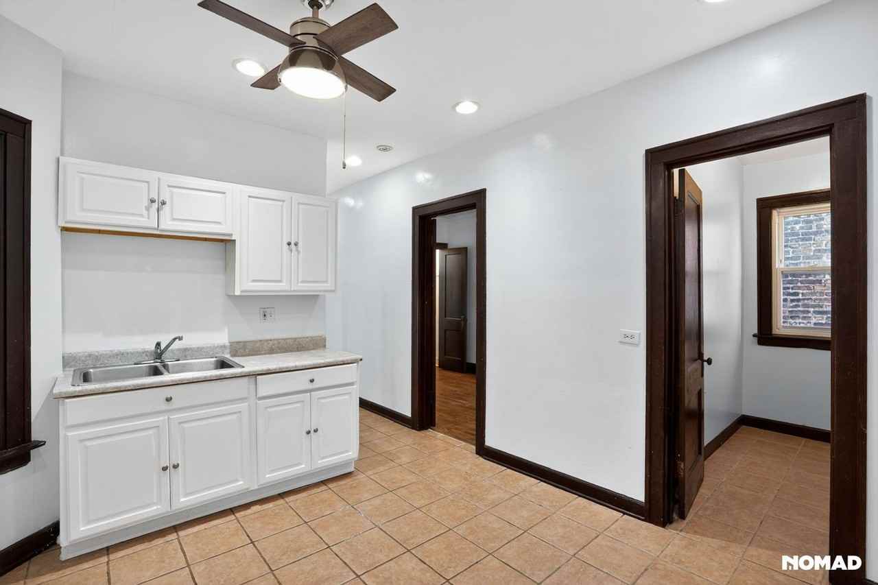 2332 S Marshall Blvd - Photo 5 of 32