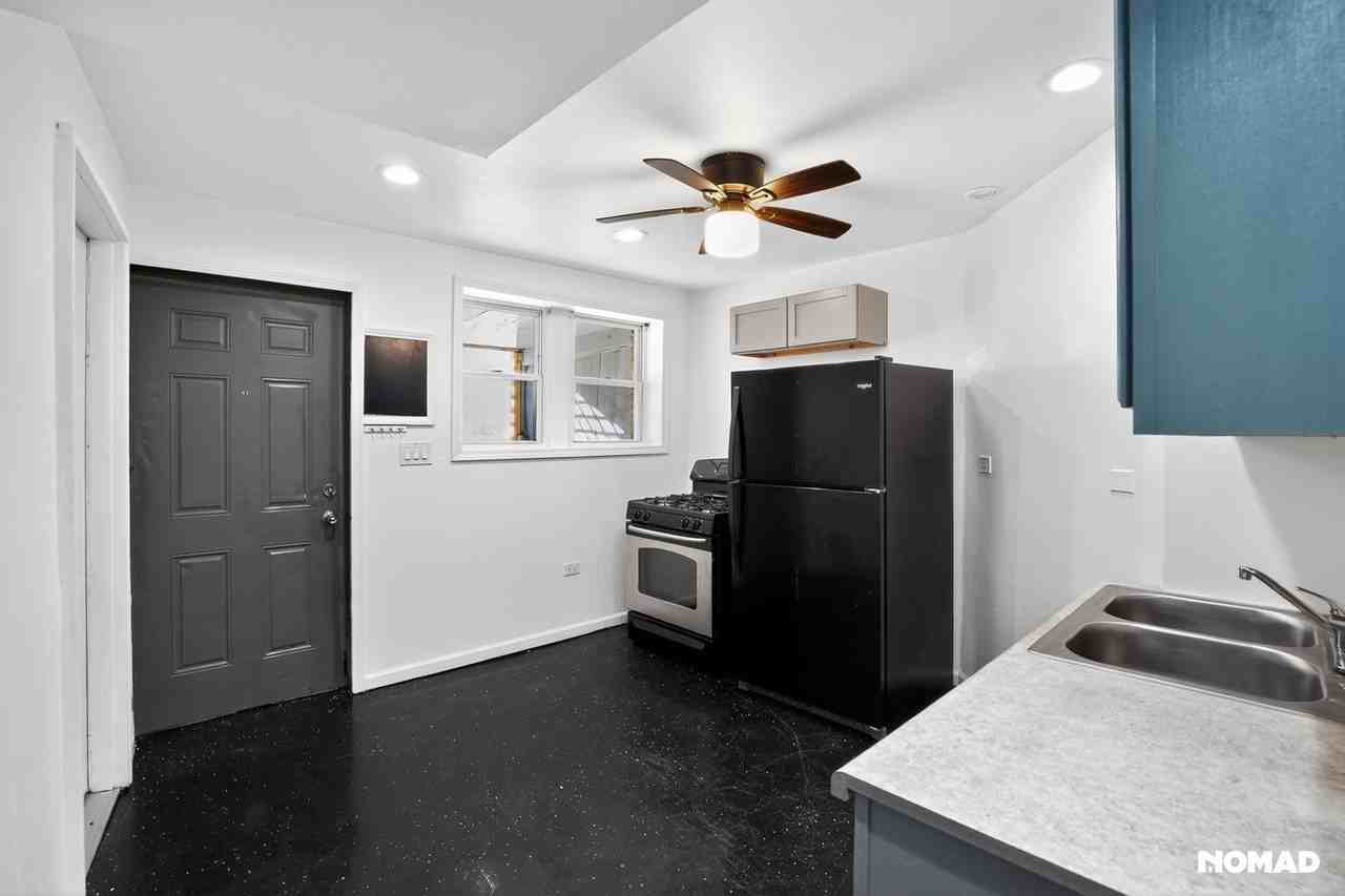 2332 S Marshall Blvd - Photo 6 of 32