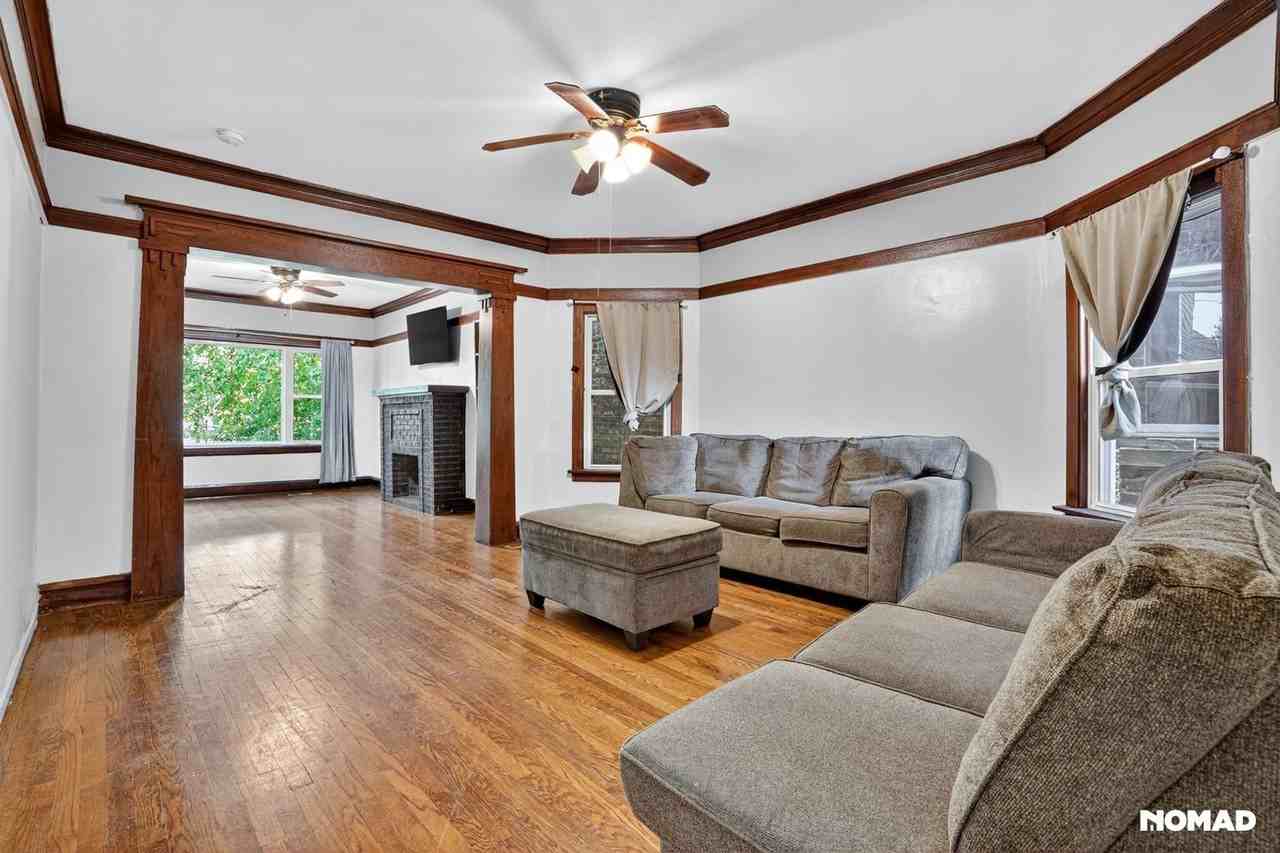 2332 S Marshall Blvd - Photo 7 of 32