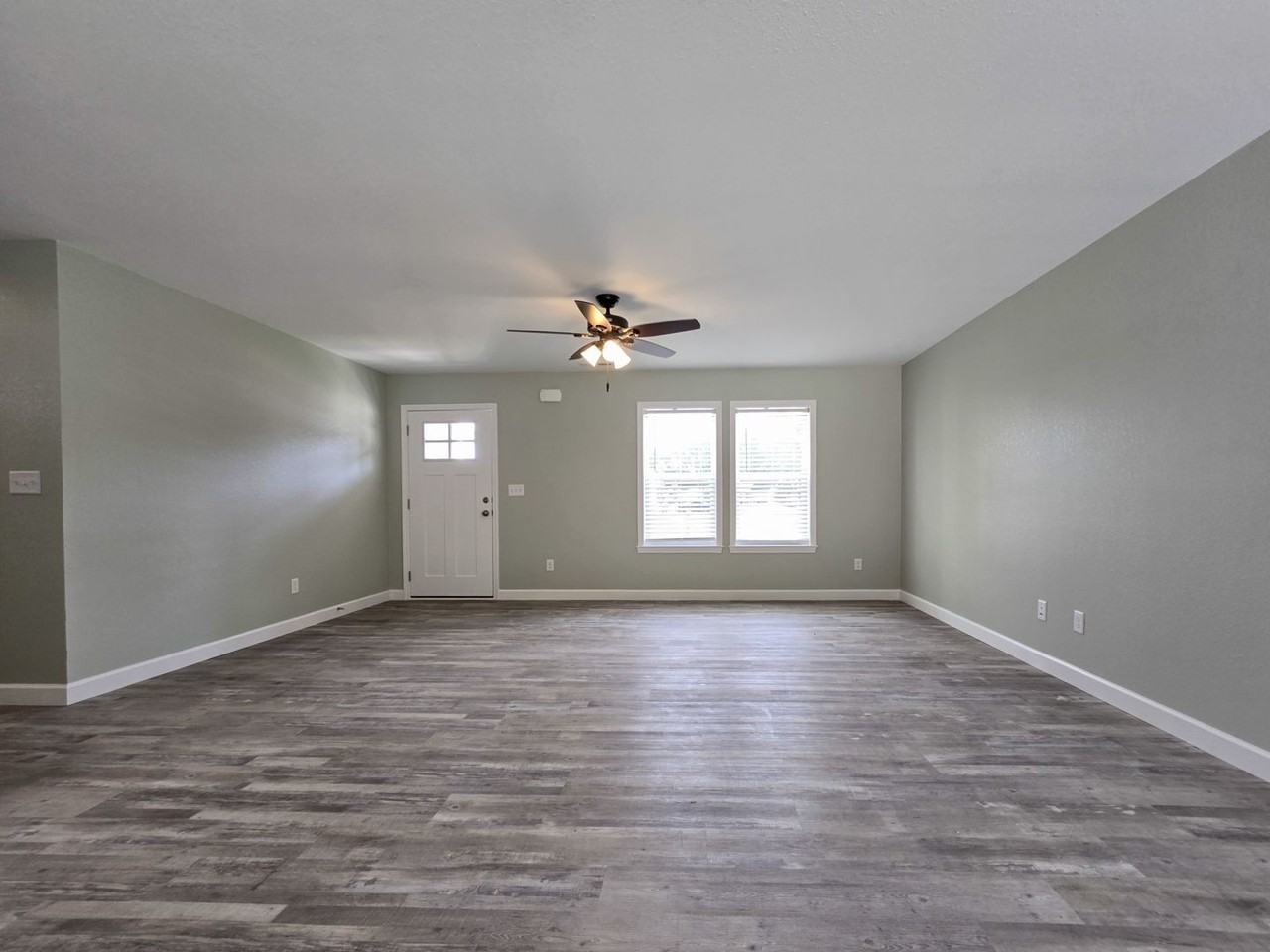 106 Perth Dr - Photo 2 of 17