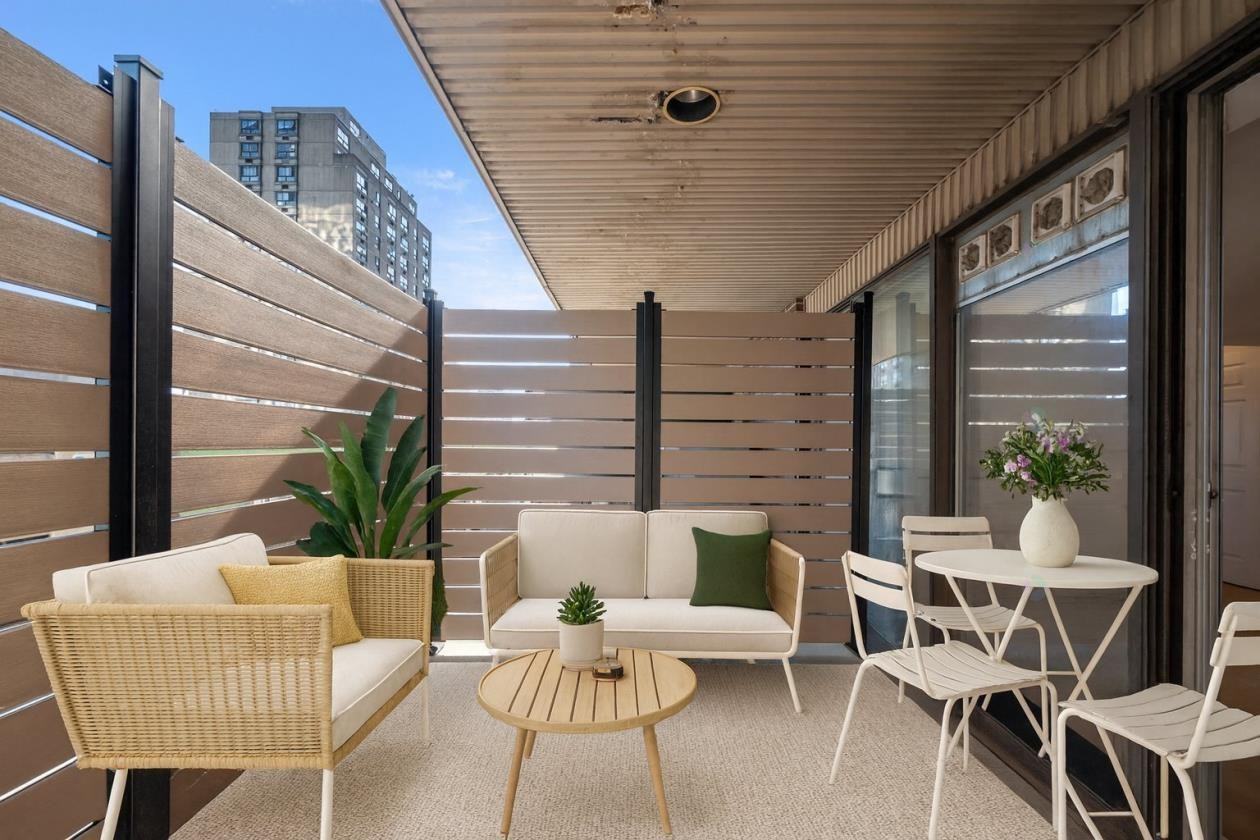 1625 Boulevard De Maisonneuve Ouest #409 - Photo 3 of 10