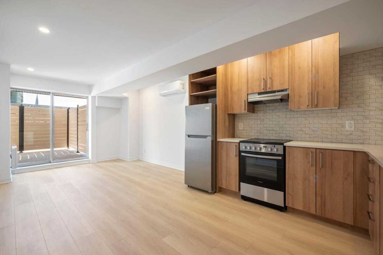 1625 Boulevard De Maisonneuve Ouest #405 - Photo 4 of 20