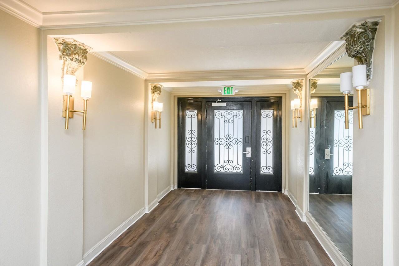 chestnut 2390 - Photo 3 of 3