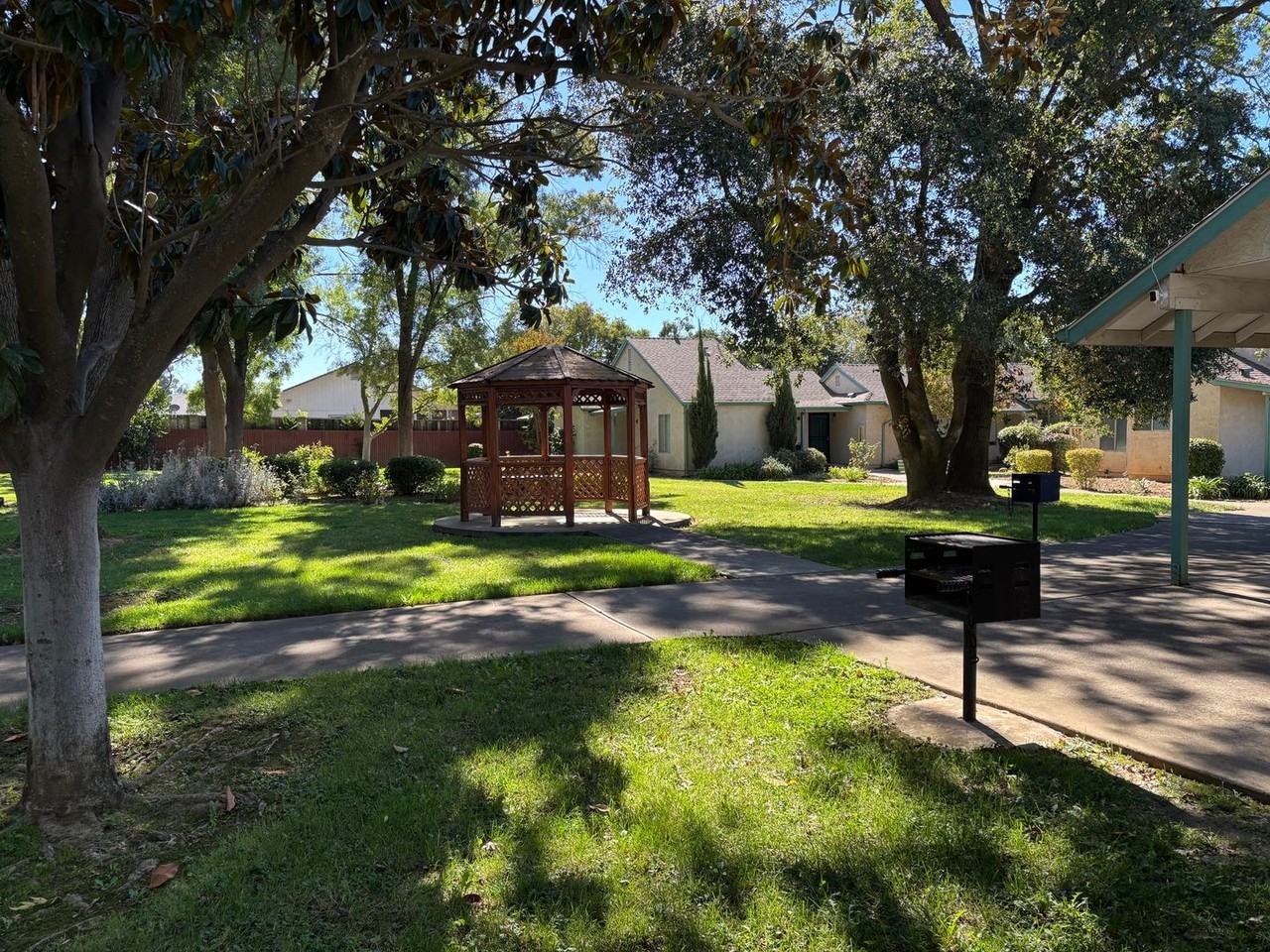 Valley Oaks Apartment - Photo 3 of 16