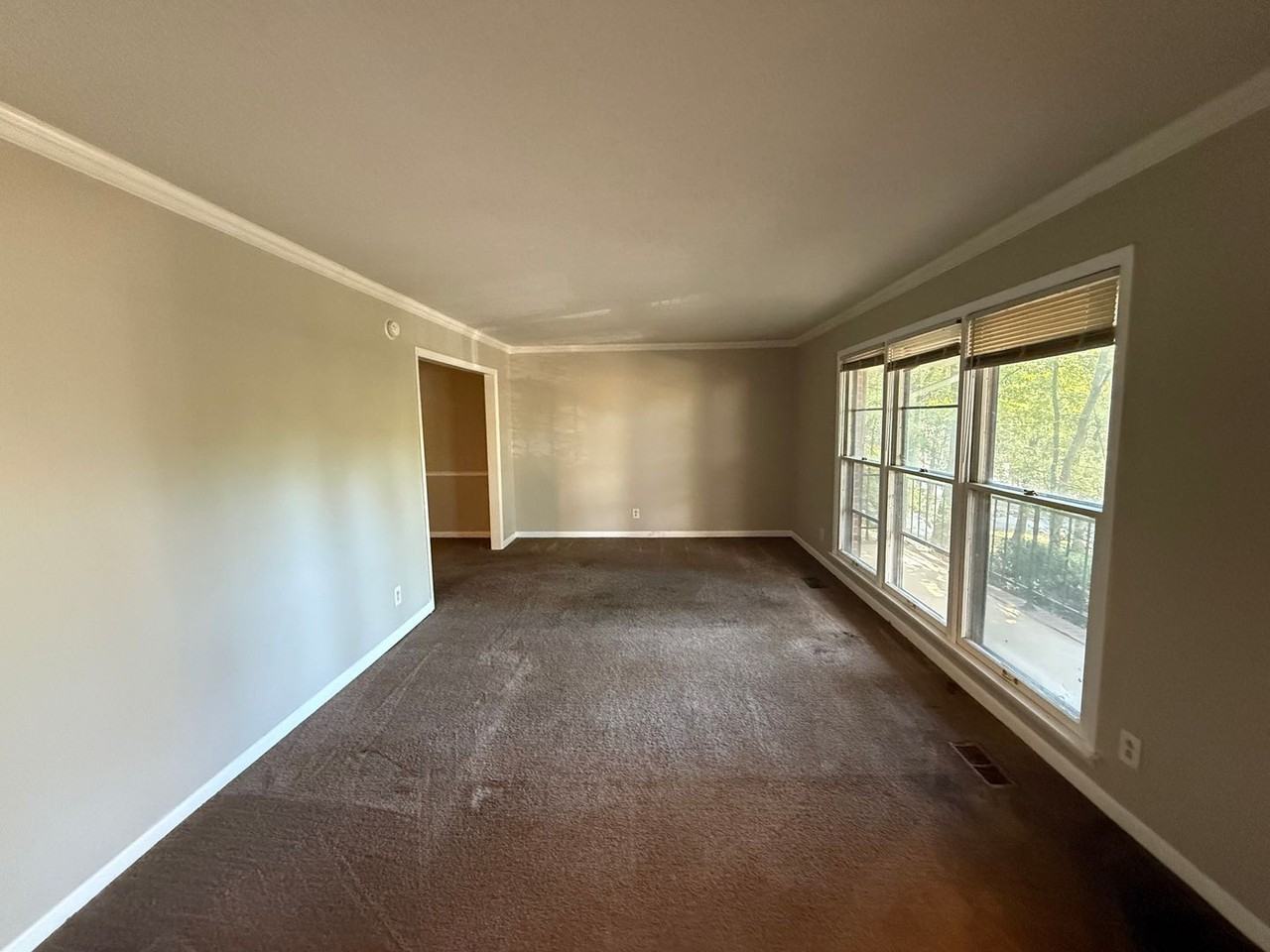 723 Versailles Dr Se - Photo 3 of 16