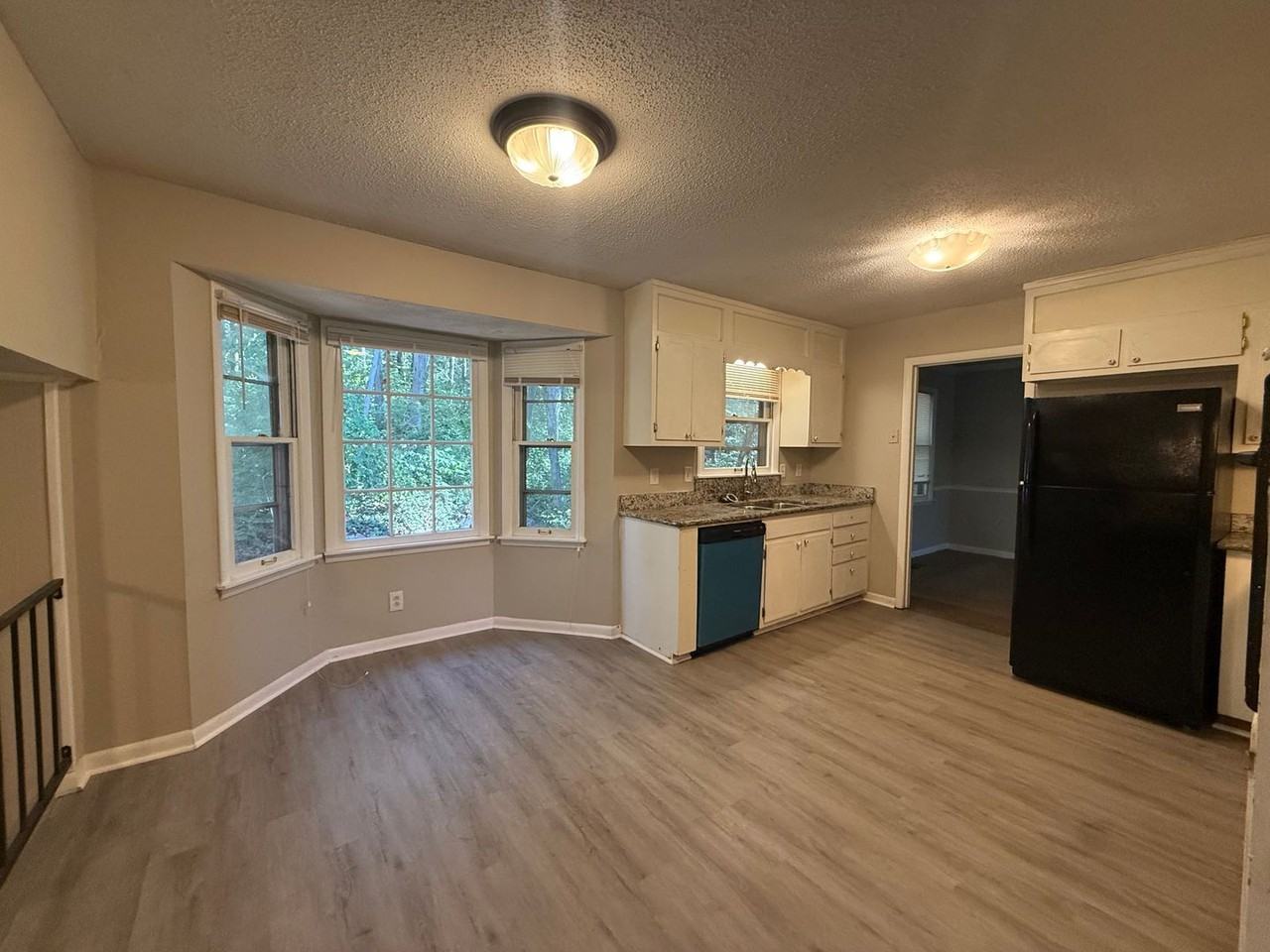 723 Versailles Dr Se - Photo 4 of 16