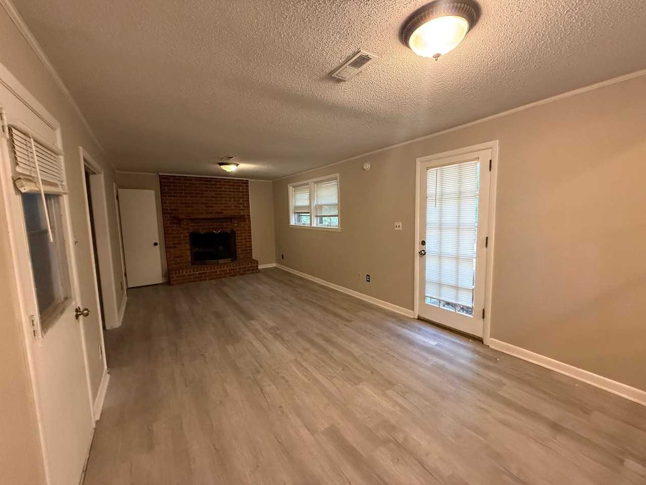 723 Versailles Dr Se - Photo 7 of 16