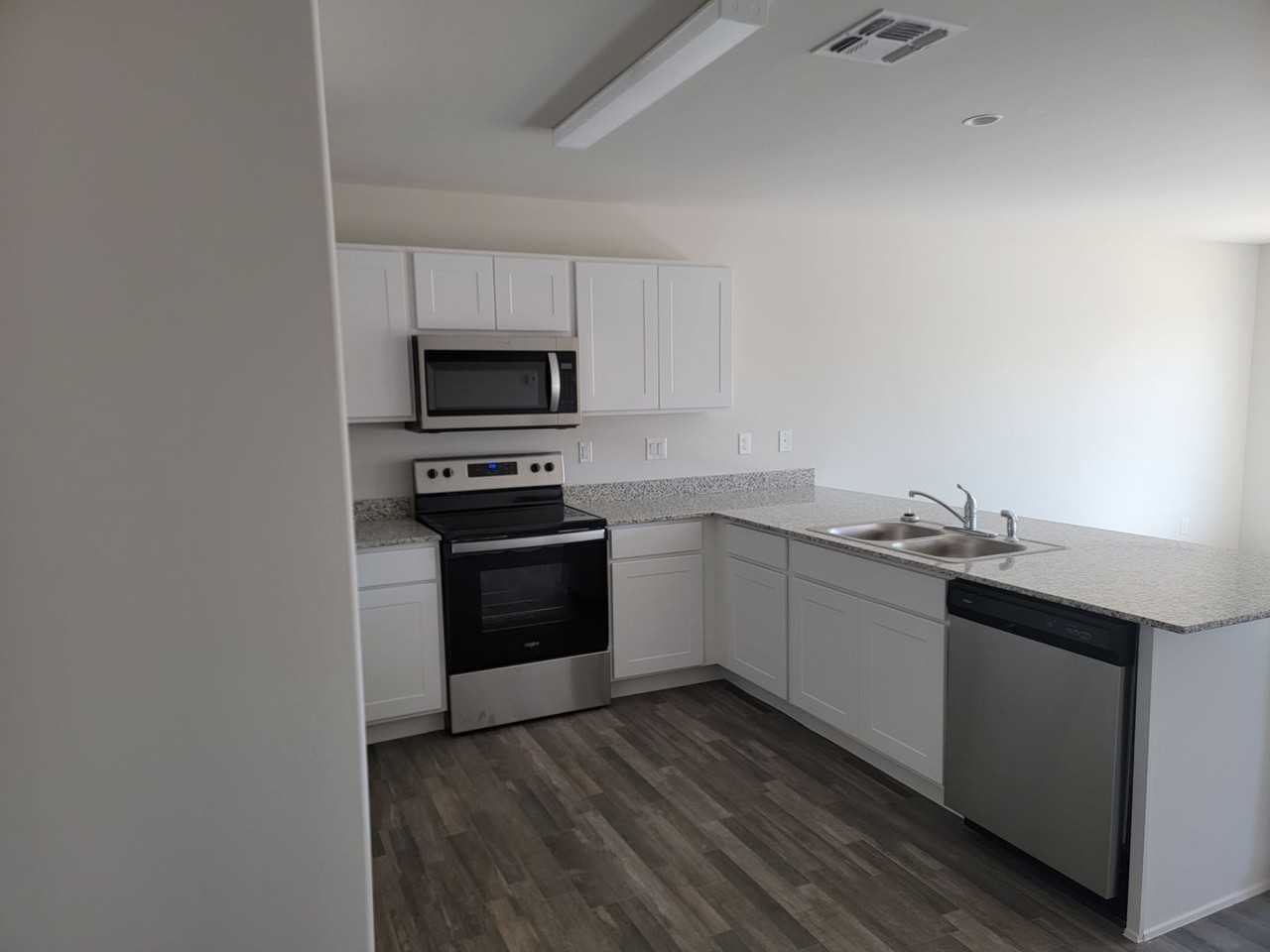 576 Holly St - Photo 3 of 18