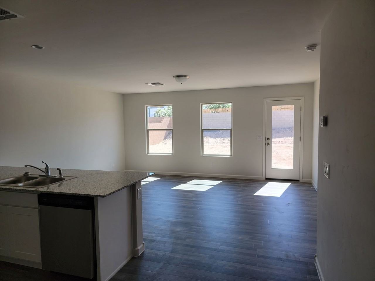 576 Holly St - Photo 4 of 18