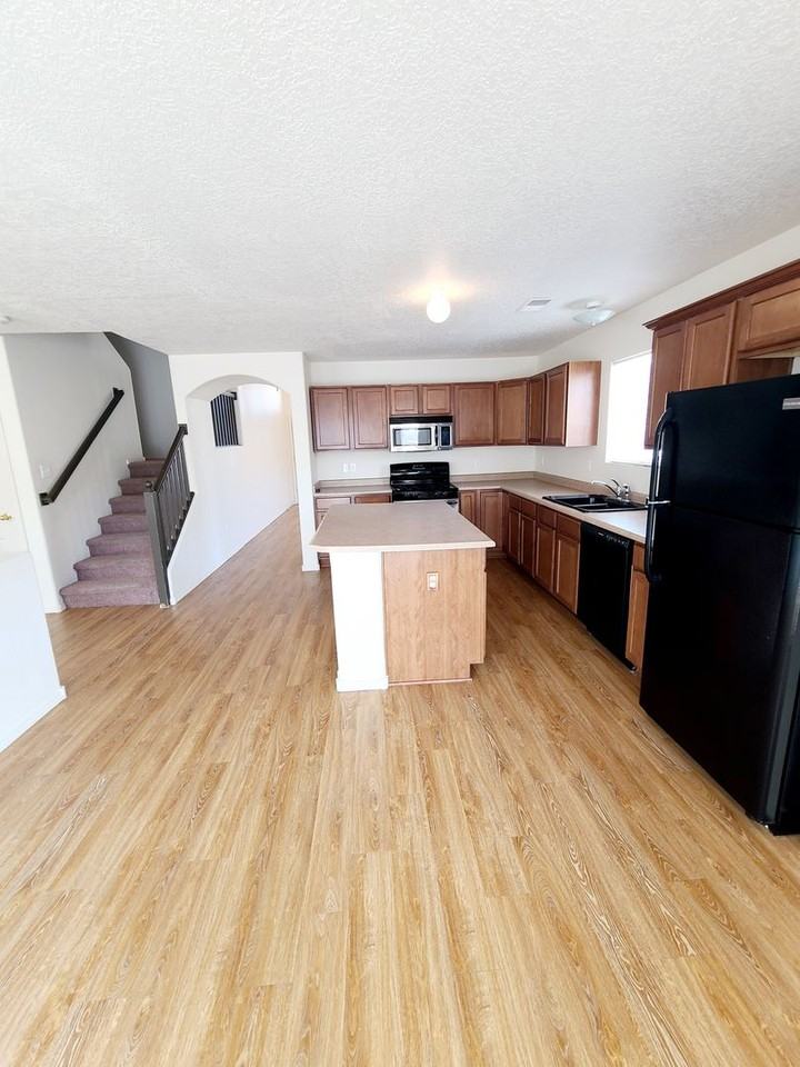 2961 Desert Sage Avenue - Photo 6 of 27