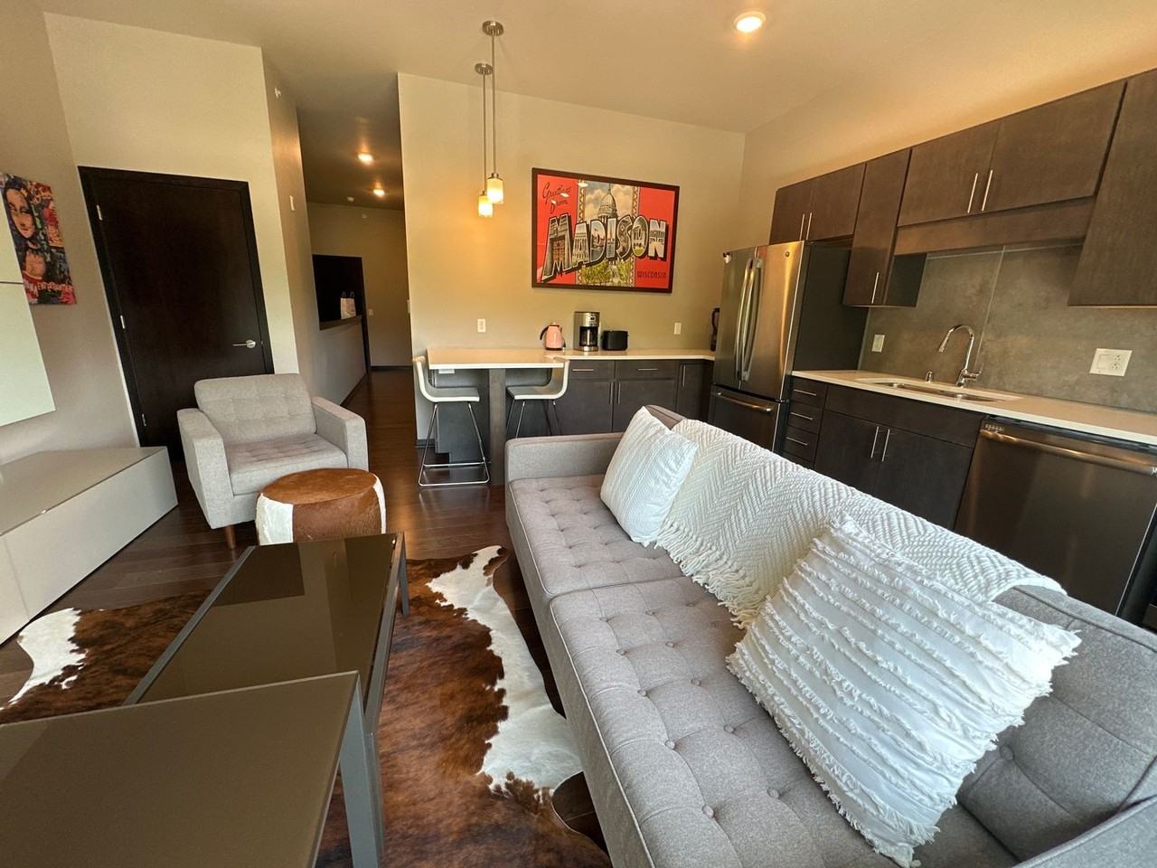 801 E Mifflin St - Photo 3 of 21