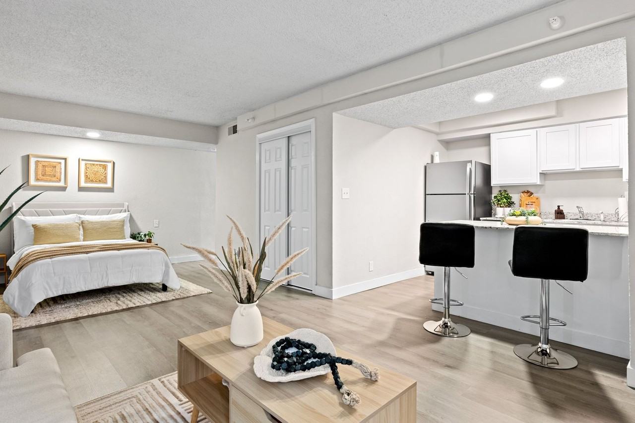 Avia Apartments - Photo 3 of 50