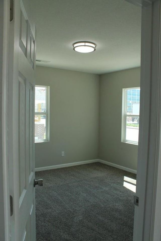431 W Division St - Photo 2 of 18