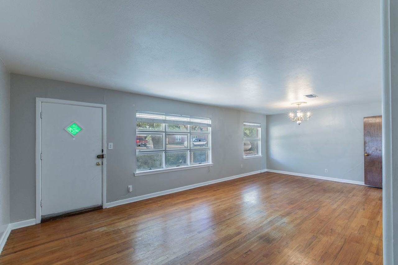 4305 Cummings Drive - Photo 2 of 28