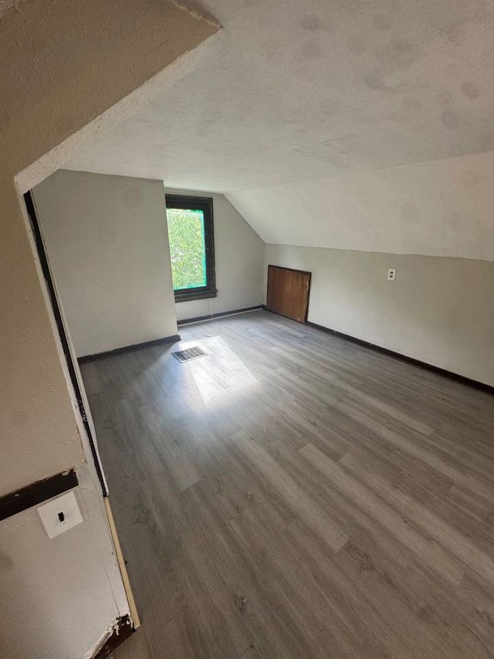 9520 Marah Ave - Photo 3 of 36