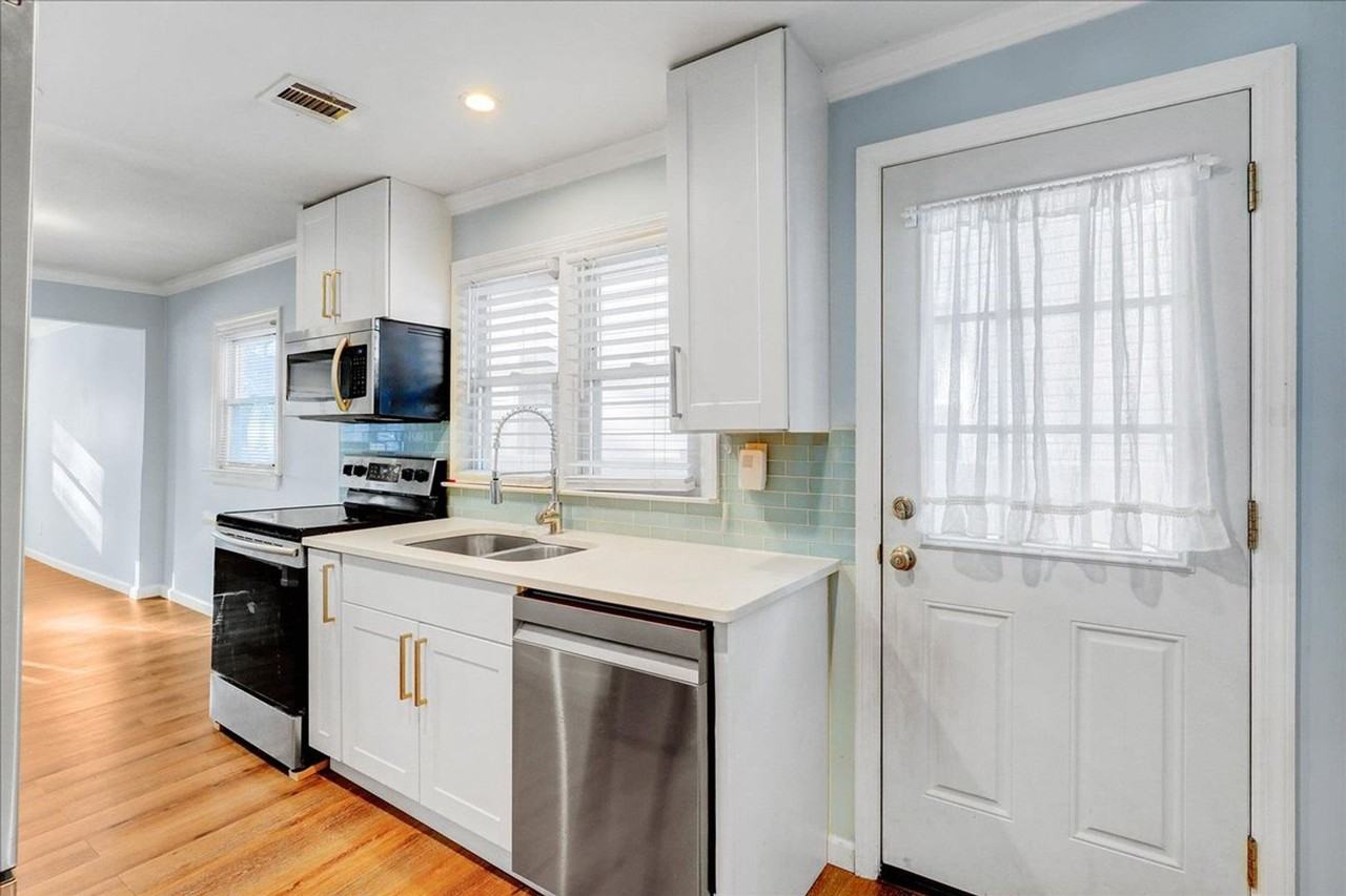 34 Shoreland Terrace - Photo 3 of 28