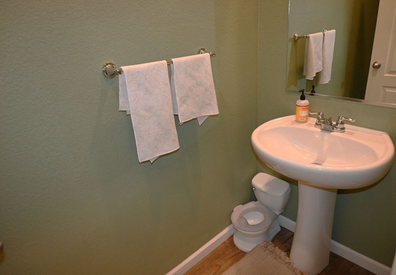 715 Bluestone Drive - Photo 4 of 25