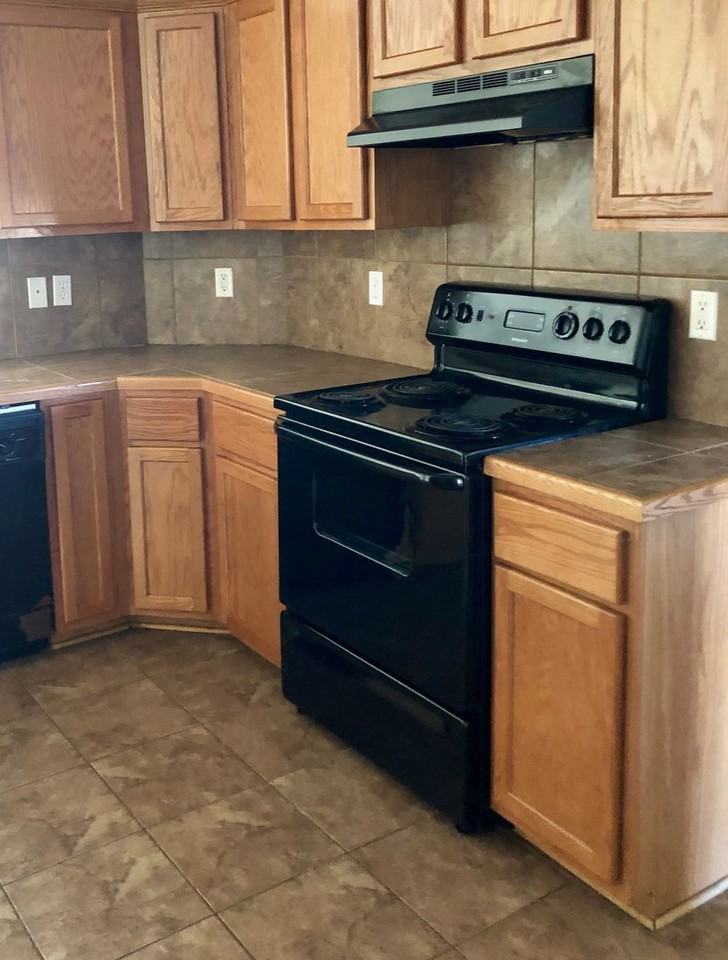 5239 Hemingway Dr - Photo 2 of 12