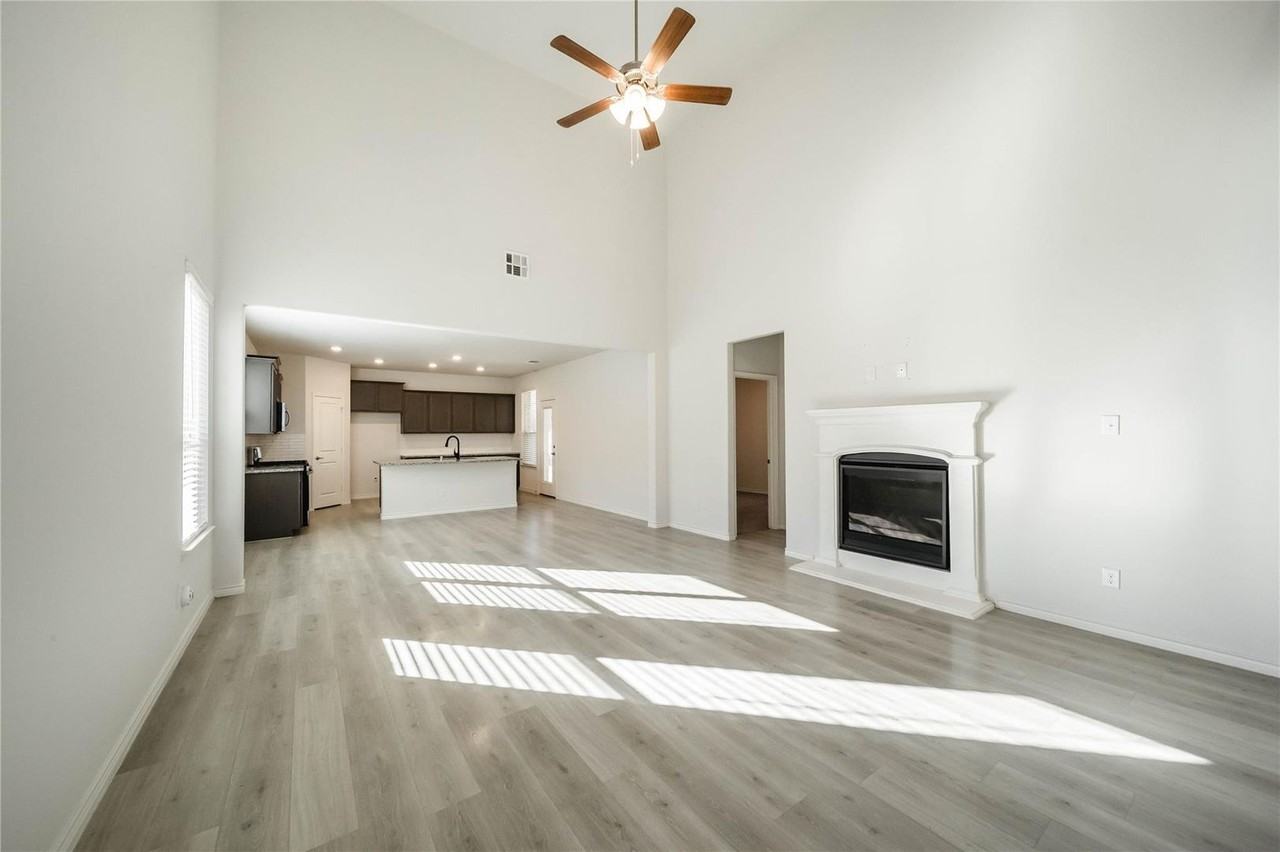 1809 Ferguson Ln - Photo 3 of 36