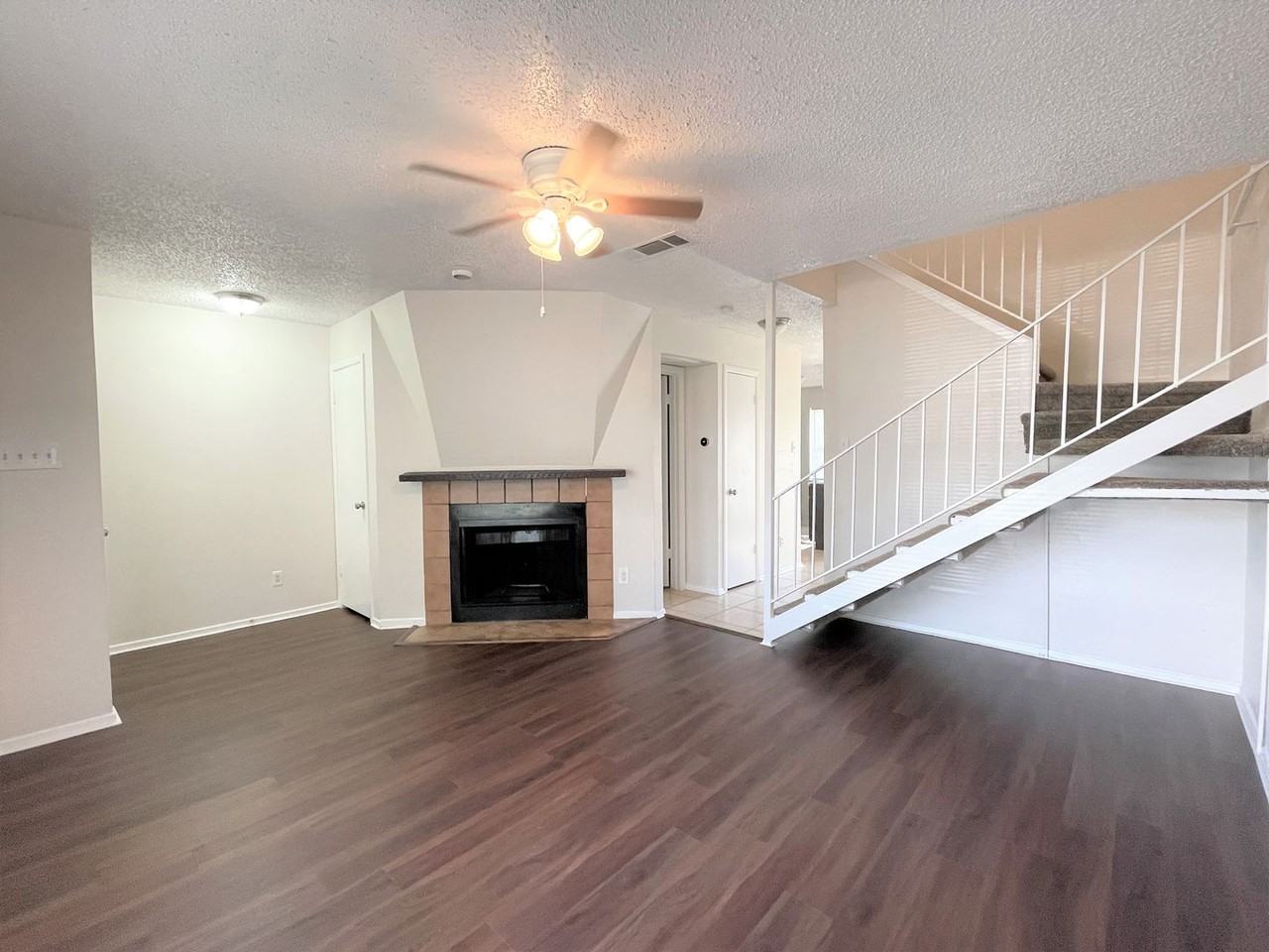 2733 Patricia Ln - Photo 2 of 21