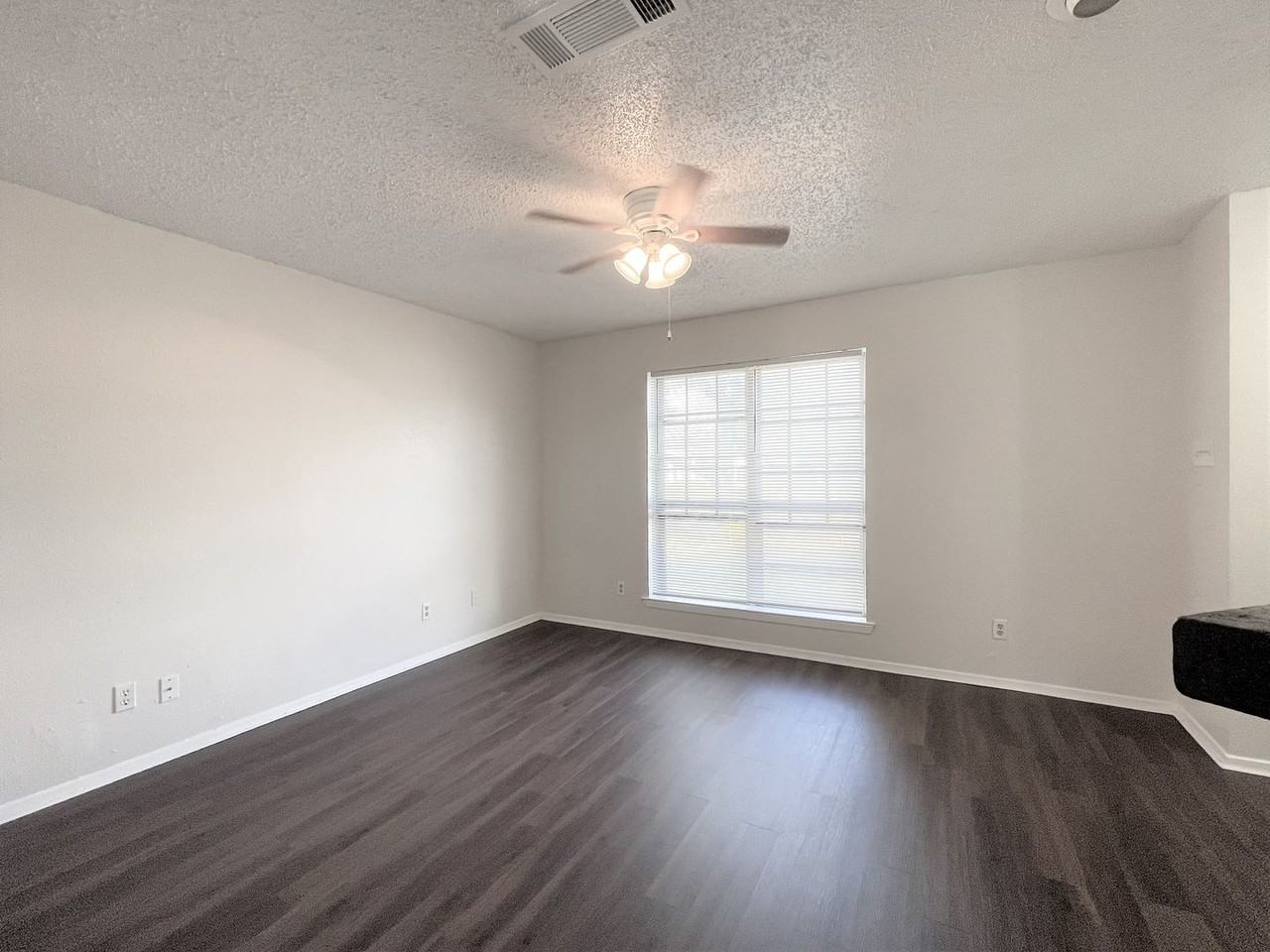 2733 Patricia Ln - Photo 3 of 21